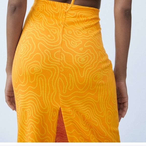 New! Zara small printed midi skirt with waist keyhole. - Picture 2 of 12